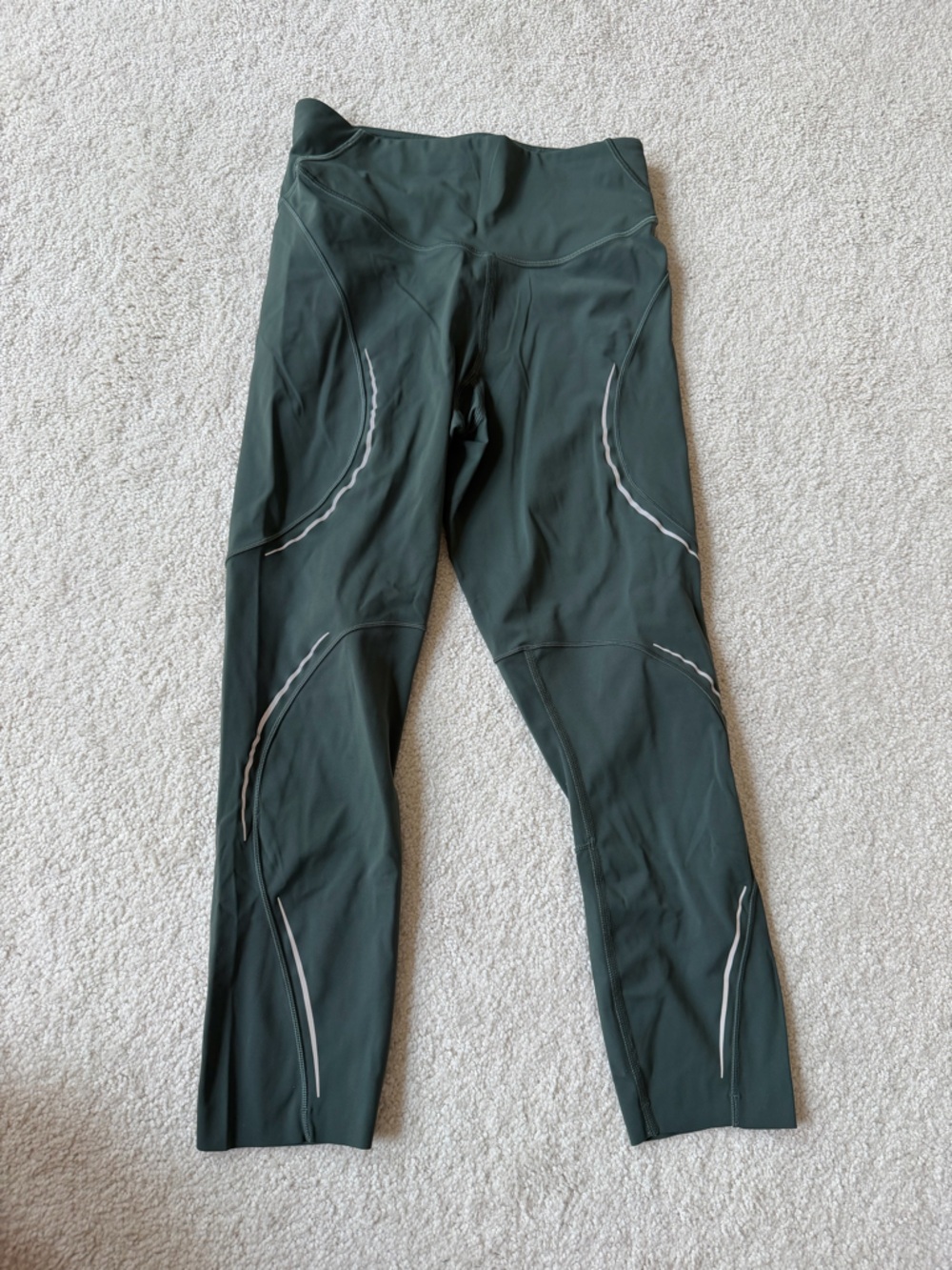 Lululemon Base Pace leggings Size 6 Green